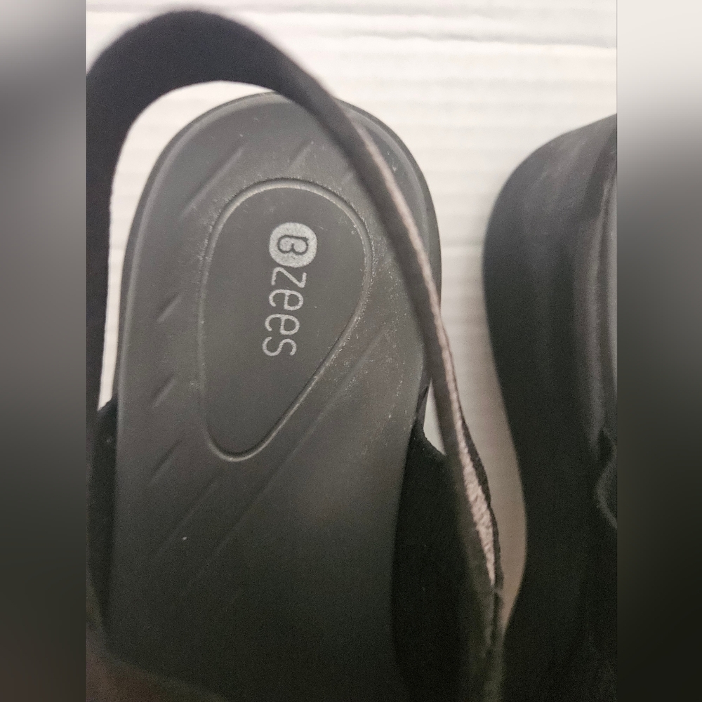 Bzees Sandals Slingback Size 9. (Bin19) - Picture 3 of 10